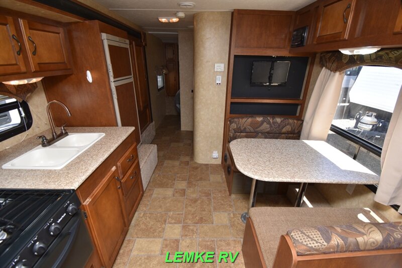 2013 Coachmen Catalina Santara 262RLS   - Photo 5 - Rocklin, CA 95677