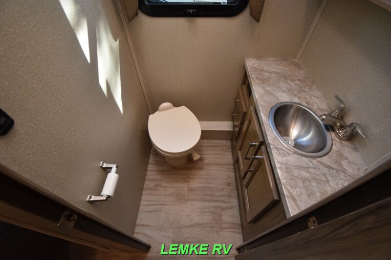 2019 Entegra Odyssey 29V   - Photo 17 - Rocklin, CA 95677