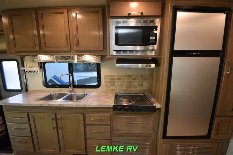 2019 Entegra Odyssey 29V   - Photo 13 - Rocklin, CA 95677
