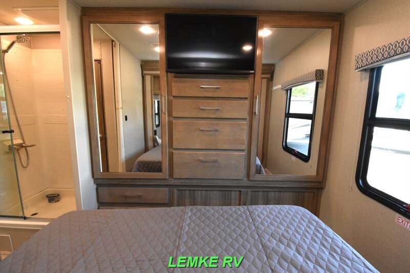 2019 Entegra Odyssey 29V   - Photo 21 - Rocklin, CA 95677