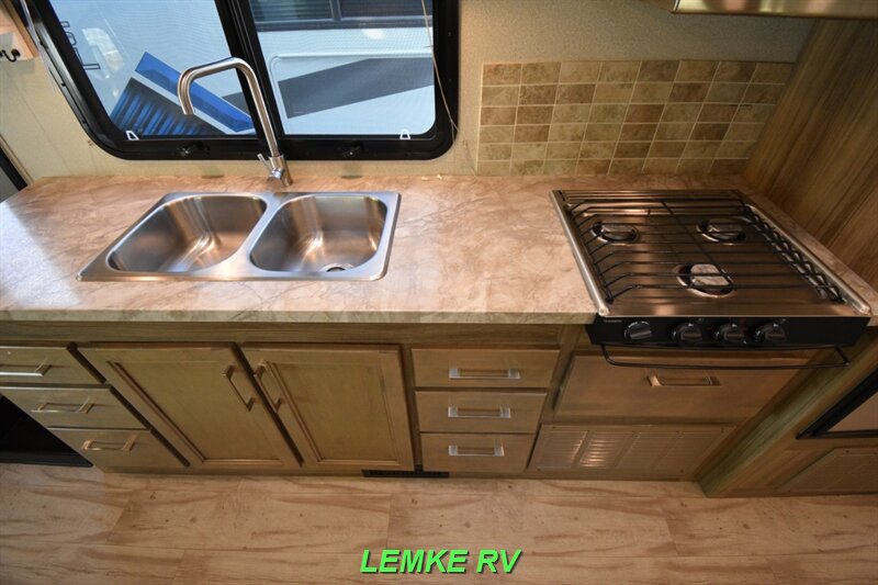 2019 Entegra Odyssey 29V   - Photo 25 - Rocklin, CA 95677