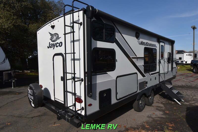 2024 Jayco Jay Feather 22BH   - Photo 7 - Rocklin, CA 95677