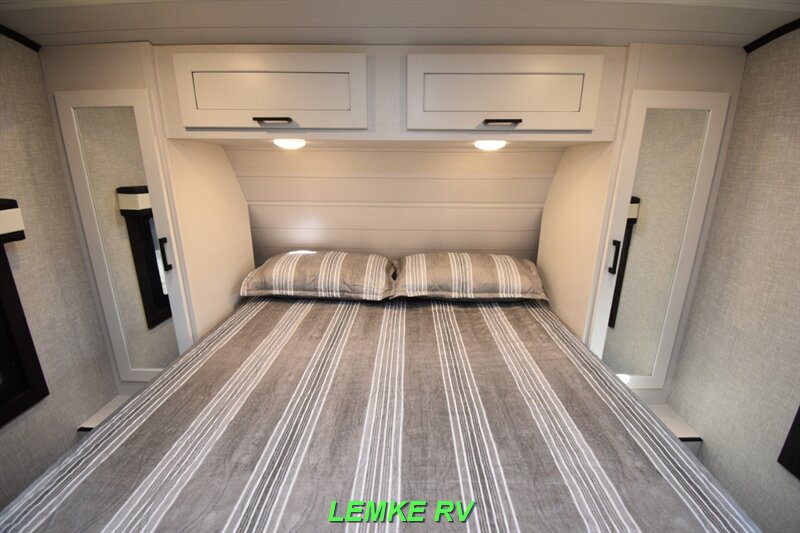 2024 Jayco Jay Feather 22BH   - Photo 16 - Rocklin, CA 95677