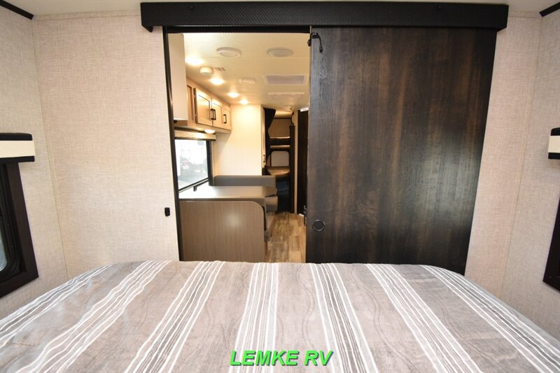 2024 Jayco Jay Feather 22BH   - Photo 18 - Rocklin, CA 95677