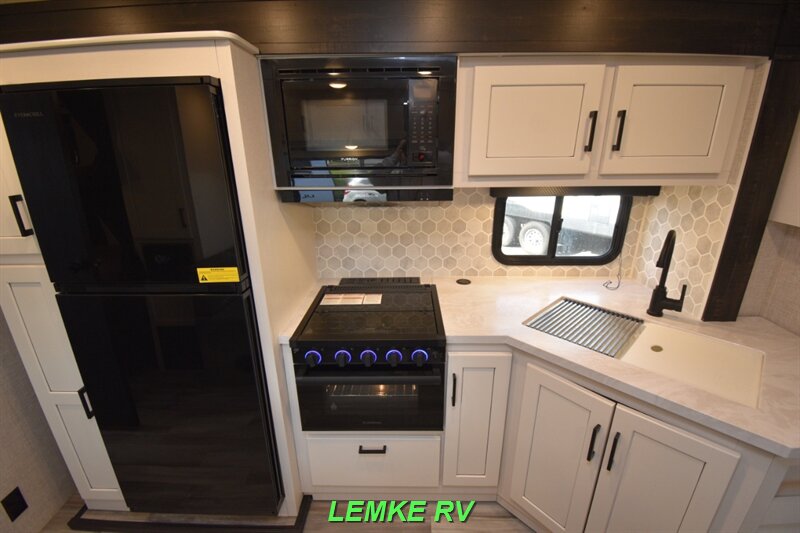 2024 Jayco Jay Feather 22BH   - Photo 11 - Rocklin, CA 95677