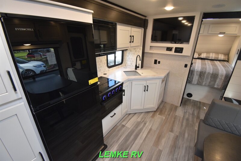 2024 Jayco Jay Feather 22BH   - Photo 12 - Rocklin, CA 95677