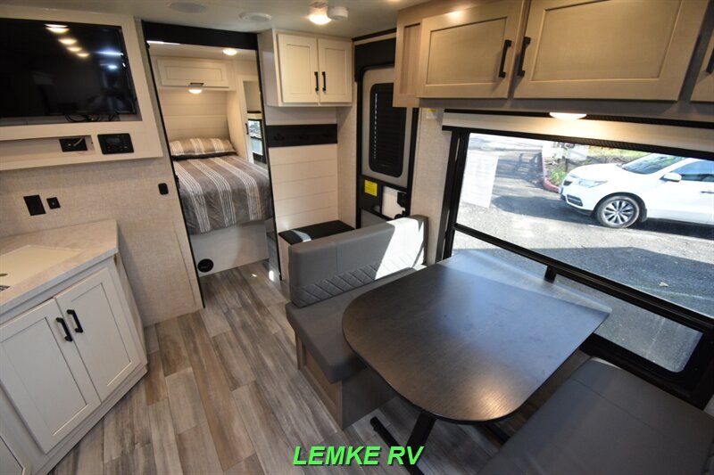 2024 Jayco Jay Feather 22BH   - Photo 13 - Rocklin, CA 95677