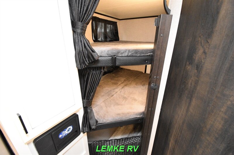 2024 Jayco Jay Feather 22BH   - Photo 14 - Rocklin, CA 95677