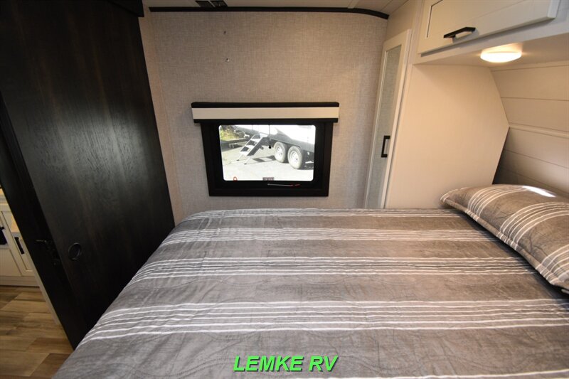 2024 Jayco Jay Feather 22BH   - Photo 17 - Rocklin, CA 95677