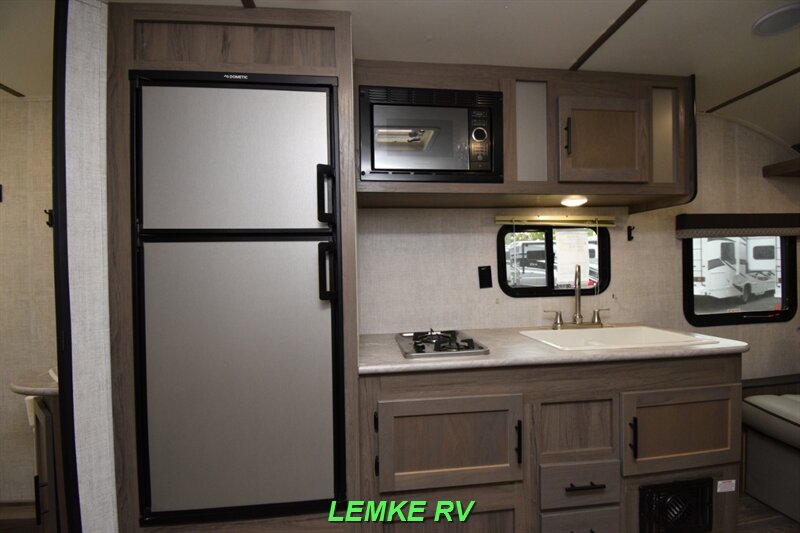 2022 Gulf Stream Enlighten 19BH   - Photo 13 - Rocklin, CA 95677