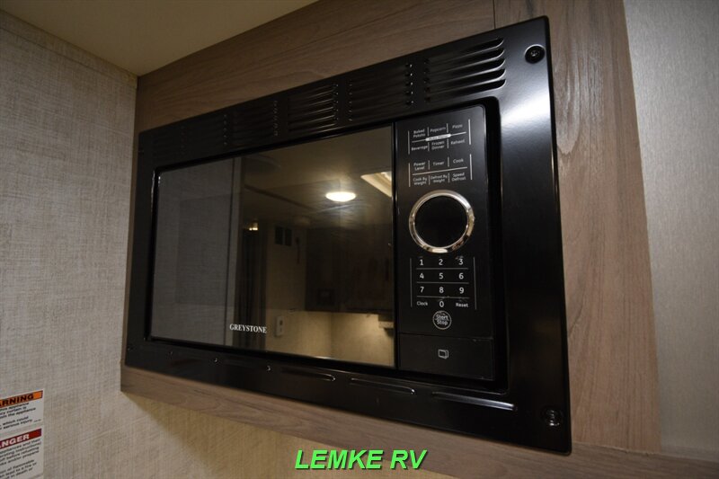 2022 Gulf Stream Enlighten 19BH   - Photo 23 - Rocklin, CA 95677