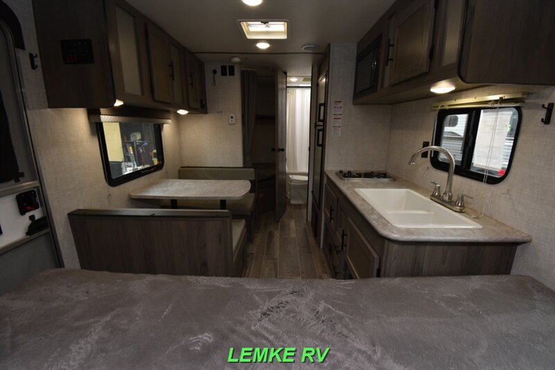 2022 Gulf Stream Enlighten 19BH   - Photo 19 - Rocklin, CA 95677