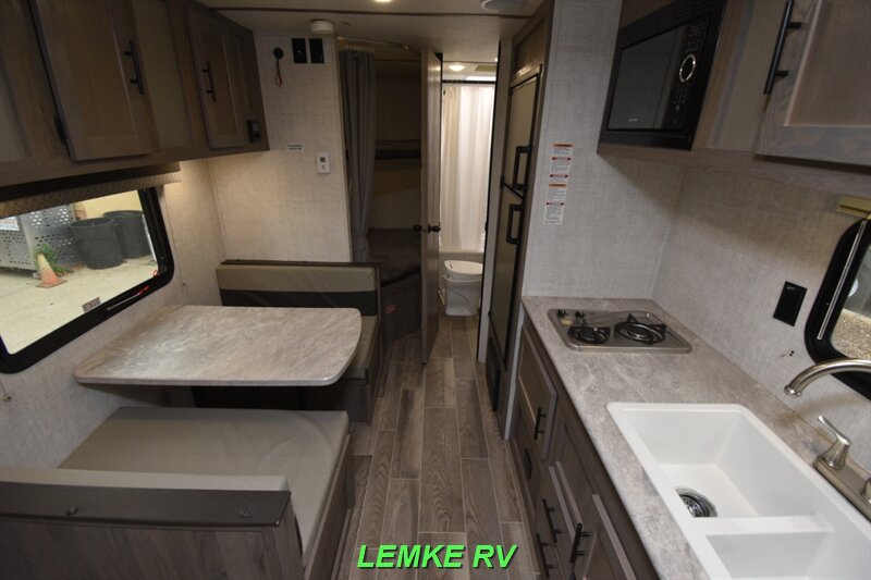 2022 Gulf Stream Enlighten 19BH   - Photo 2 - Rocklin, CA 95677