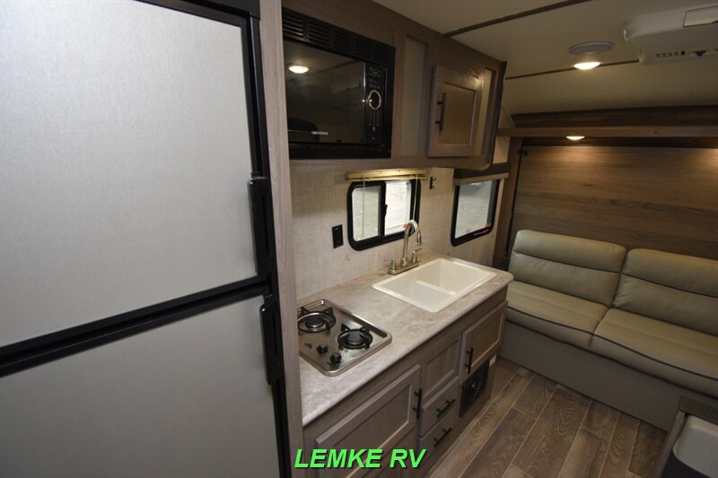 2022 Gulf Stream Enlighten 19BH   - Photo 12 - Rocklin, CA 95677