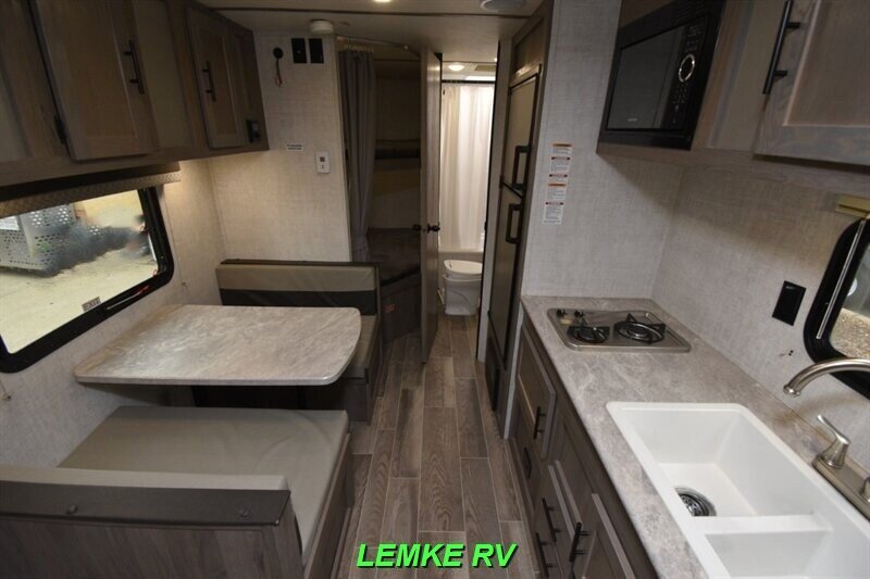 2022 Gulf Stream Enlighten 19BH   - Photo 2 - Rocklin, CA 95677