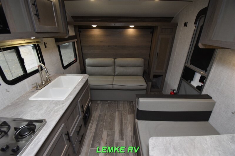 2022 Gulf Stream Enlighten 19BH   - Photo 5 - Rocklin, CA 95677