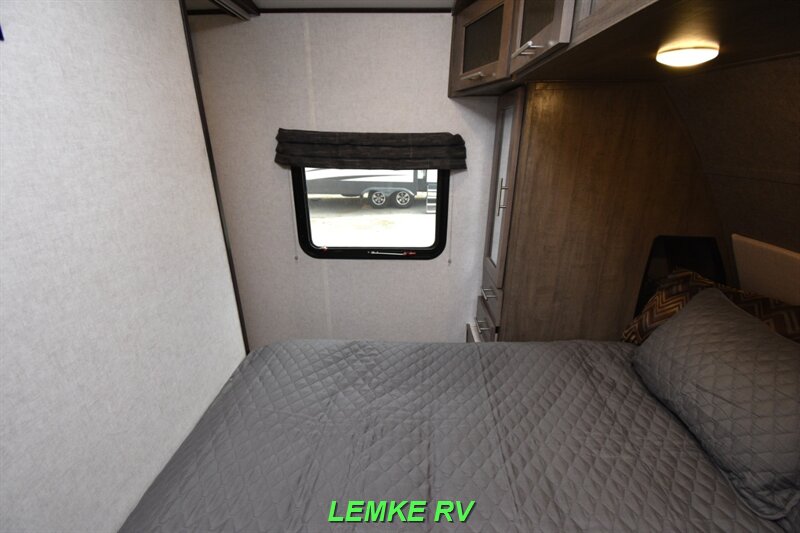 2017 Forest River Surveyor 243RBS   - Photo 18 - Rocklin, CA 95677