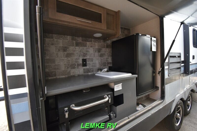 2017 Forest River Surveyor 243RBS   - Photo 9 - Rocklin, CA 95677