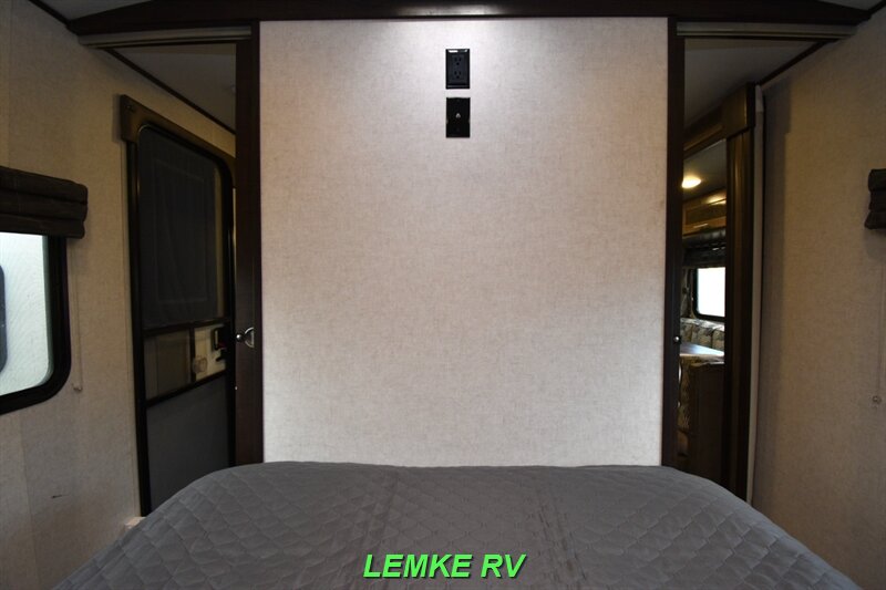 2017 Forest River Surveyor 243RBS   - Photo 19 - Rocklin, CA 95677