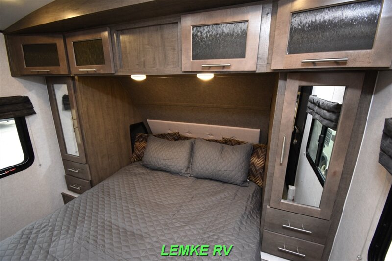 2017 Forest River Surveyor 243RBS   - Photo 17 - Rocklin, CA 95677