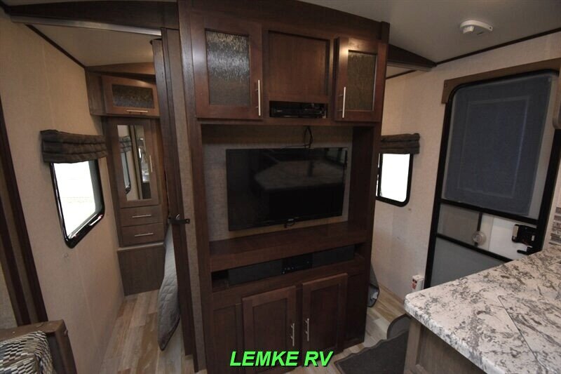 2017 Forest River Surveyor 243RBS   - Photo 21 - Rocklin, CA 95677