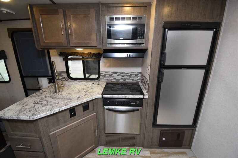 2017 Forest River Surveyor 243RBS   - Photo 15 - Rocklin, CA 95677