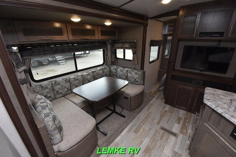 2017 Forest River Surveyor 243RBS   - Photo 12 - Rocklin, CA 95677