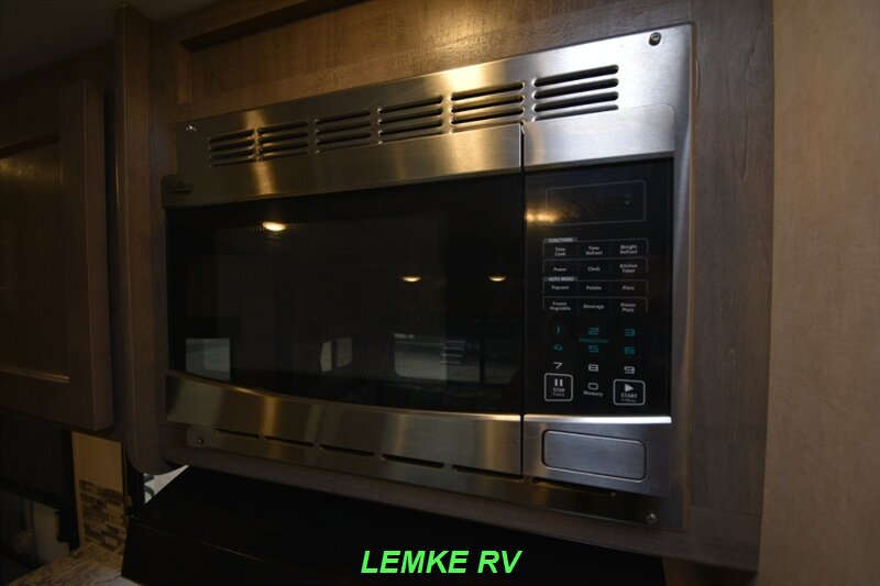 2017 Forest River Surveyor 243RBS   - Photo 22 - Rocklin, CA 95677