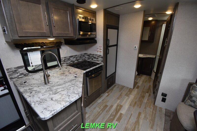 2017 Forest River Surveyor 243RBS   - Photo 16 - Rocklin, CA 95677