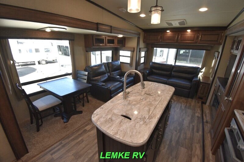 2019 Grand Design Reflection 303RLS   - Photo 11 - Rocklin, CA 95677