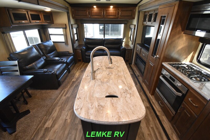 2019 Grand Design Reflection 303RLS   - Photo 2 - Rocklin, CA 95677