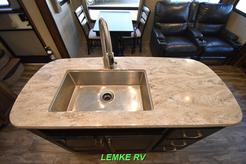 2019 Grand Design Reflection 303RLS   - Photo 16 - Rocklin, CA 95677