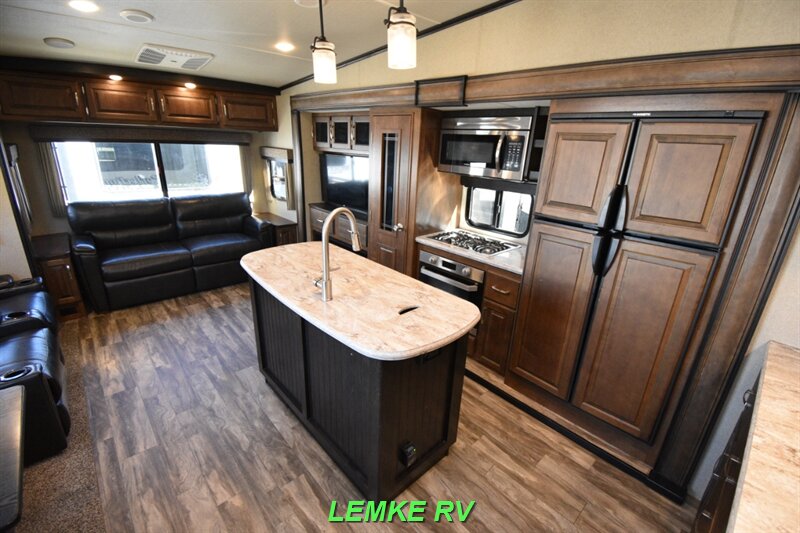 2019 Grand Design Reflection 303RLS   - Photo 10 - Rocklin, CA 95677