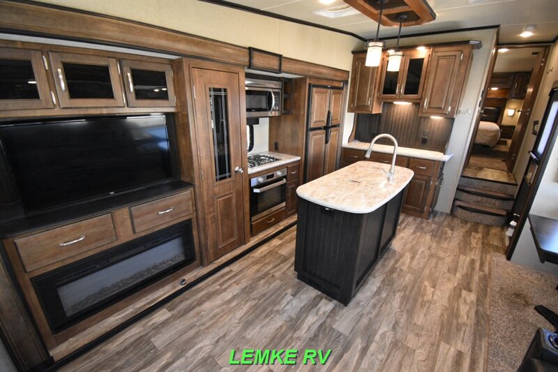 2019 Grand Design Reflection 303RLS   - Photo 14 - Rocklin, CA 95677
