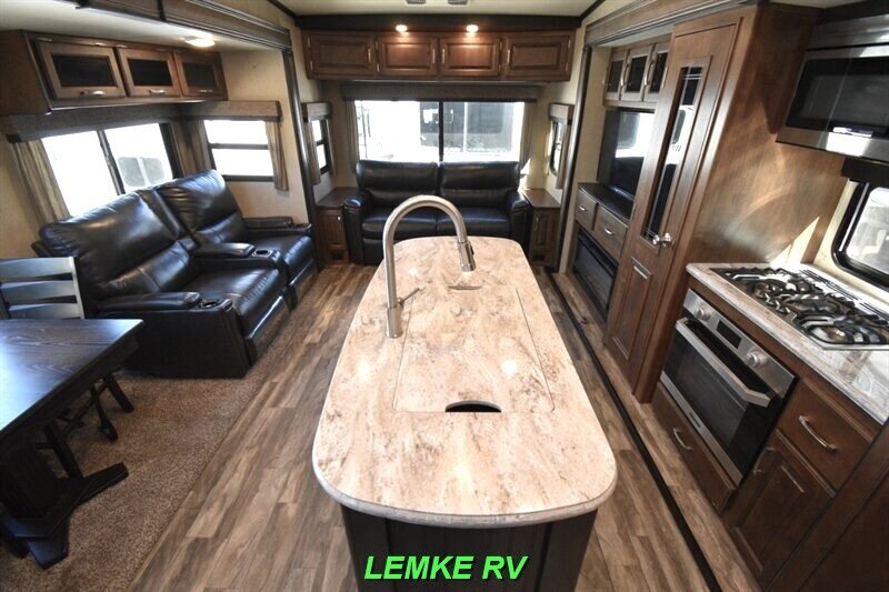 2019 Grand Design Reflection 303RLS   - Photo 2 - Rocklin, CA 95677