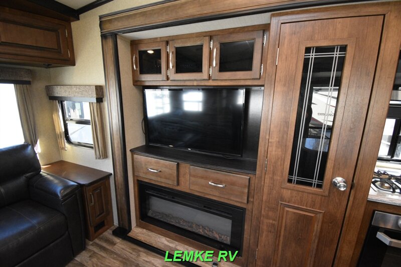 2019 Grand Design Reflection 303RLS   - Photo 25 - Rocklin, CA 95677