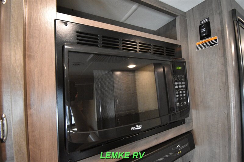 2017 Winnebago Minnie Winnie 26A   - Photo 27 - Rocklin, CA 95677