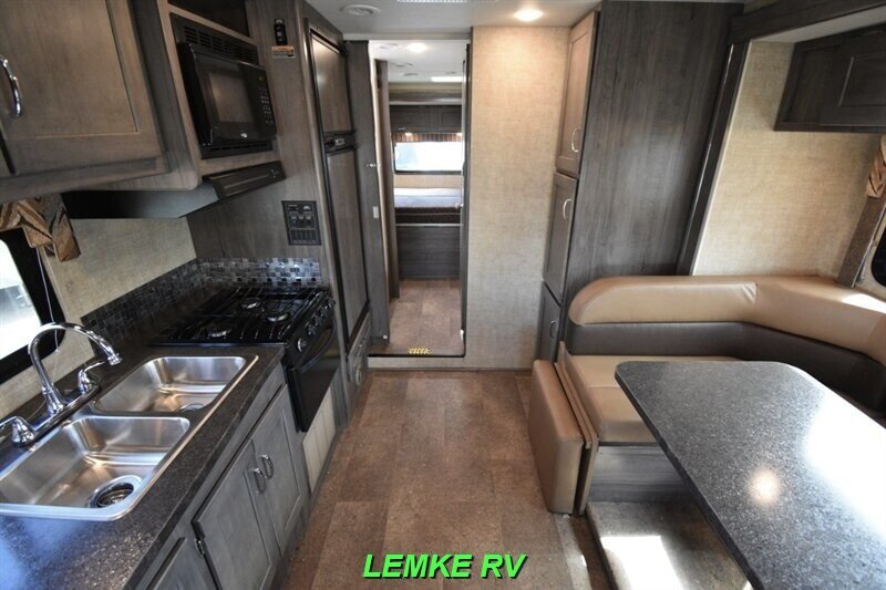 2017 Winnebago Minnie Winnie 26A   - Photo 2 - Rocklin, CA 95677