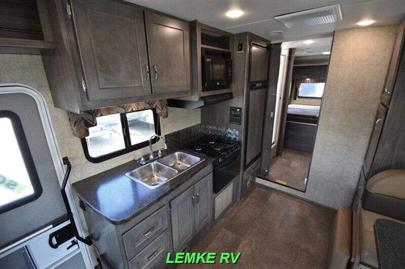 2017 Winnebago Minnie Winnie 26A   - Photo 12 - Rocklin, CA 95677