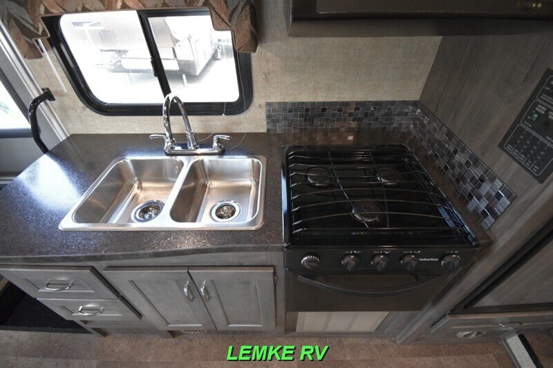 2017 Winnebago Minnie Winnie 26A   - Photo 26 - Rocklin, CA 95677