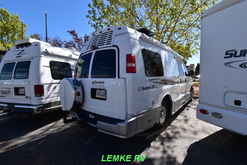 2009 Roadtrek Versatile 210   - Photo 9 - Rocklin, CA 95677