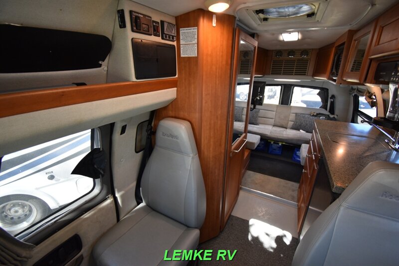 2009 Roadtrek Versatile 210   - Photo 13 - Rocklin, CA 95677