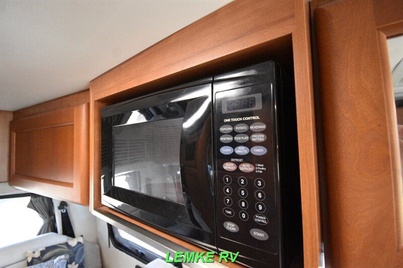2009 Roadtrek Versatile 210   - Photo 16 - Rocklin, CA 95677