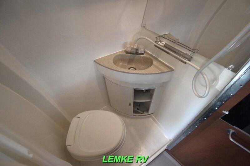 2009 Roadtrek 210 Versatile   - Photo 18 - Rocklin, CA 95677