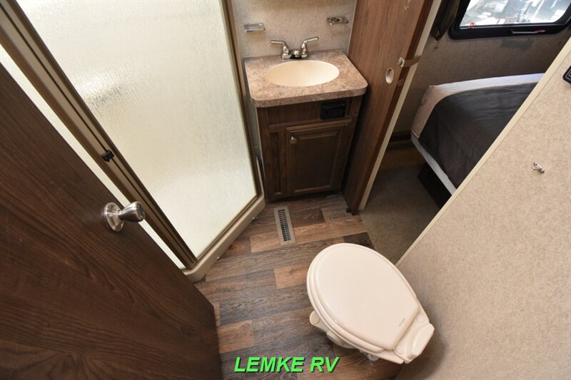 2016 Forest River Rockwood Signature Ultra Lite 8289WS   - Photo 21 - Rocklin, CA 95677