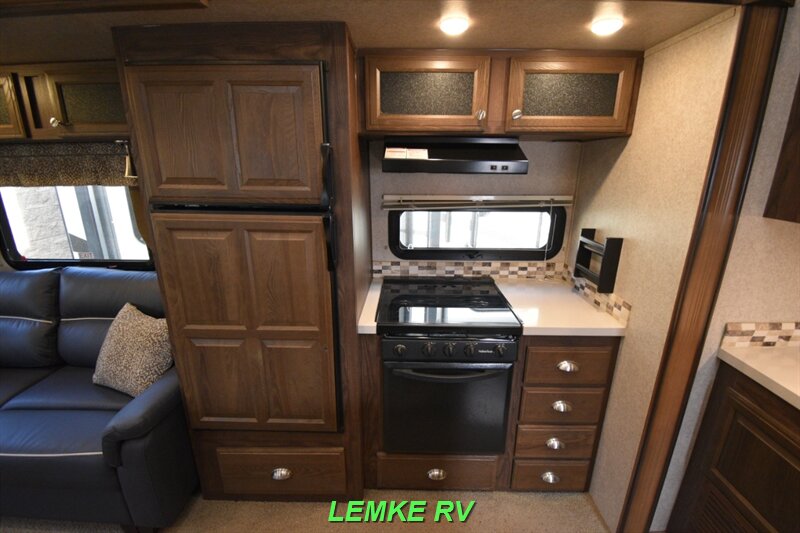 2016 Forest River Rockwood Signature Ultra Lite 8289WS   - Photo 12 - Rocklin, CA 95677