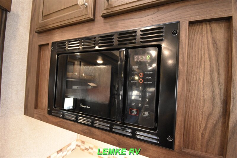 2016 Forest River Rockwood Signature Ultra Lite 8289WS   - Photo 24 - Rocklin, CA 95677