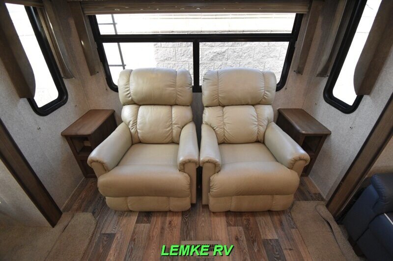 2016 Forest River Rockwood Signature Ultra Lite 8289WS   - Photo 22 - Rocklin, CA 95677