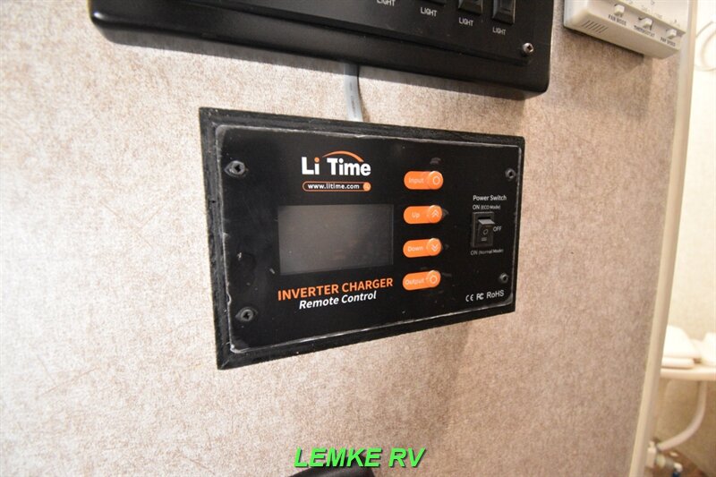 2016 Forest River Rockwood Signature Ultra Lite 8289WS   - Photo 25 - Rocklin, CA 95677