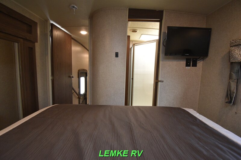 2016 Forest River Rockwood Signature Ultra Lite 8289WS   - Photo 20 - Rocklin, CA 95677